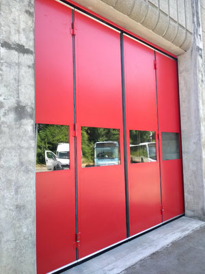 SMF Société Métallurgique du Forez porte accordéon pliante 2+2 rouge avec vitrage ouverture rapide