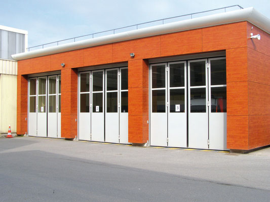 Ensemble de portes accordéon SMF pour les pompiers de Seine et Marne - SDIS77 - porte pliante personnalisée sur-mesure vitrée ouverture rapide