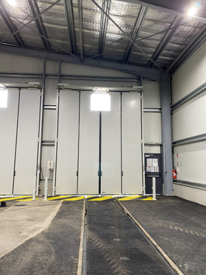 Société Métallurgique du Forez SMF porte SMF avec découpe caténaire pliante accordéon 2+2- porte sur mesure Fabrication Française - ouverture rapide