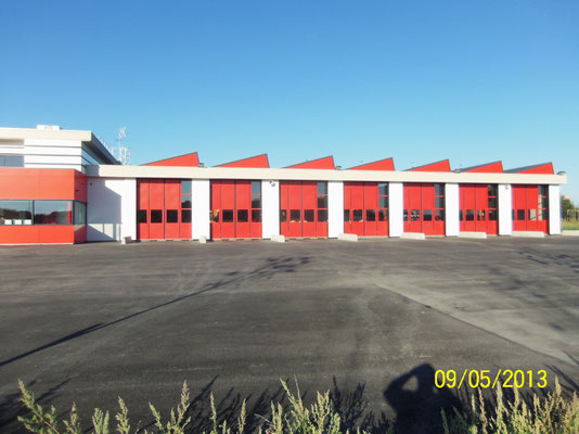 Ensemble de portes accordéon SMF Société Métallurgique du Forez pour les pompiers - porte pliante personnalisée sur-mesure vitrée ouverture rapide