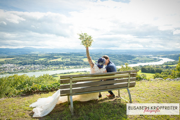 Brautpaarfotos, Bank, Brautstrauß, Maria Taferl, Wachau