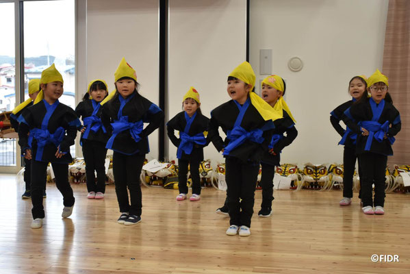 かわいい園児の元気いっぱいの踊りに会場に笑顔があふれます