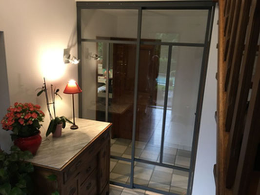 installation d'une verrière d'intérieur style atelier et de fabrication artisanale