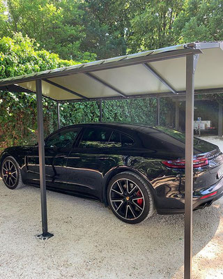 Un carport mobile et temporaire qui peut etre installé sans autorisation sur tous les sols sans béton.