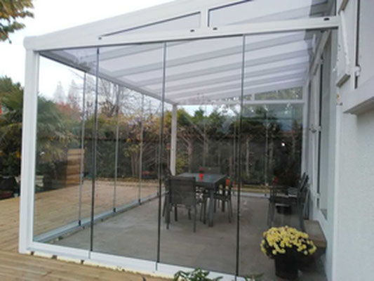Vous souhaitez profiter au mieux de votre pergola en hiver, transformer, aménager et équiper sa terrasse en jardin d'hiver. Votre terrasse deviendra le lieu de détente de toute la famille. Vous pourrez même installer un jacuzzi spa.
