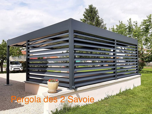 Plus que recyclable, la structure en aluminium est réutilisable à l'infini et s'inscrit dans la durée sans perdre ses qualités initiales. Carport Isère.