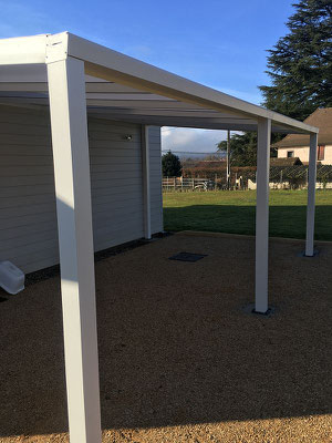 Un espace à vivre à part entière, une sensation d'un jardin plus grand qui dispose d'une terrasse.