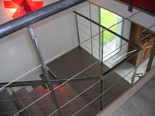 escalier moderne métallique