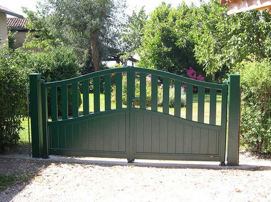 portail semi ajouré, force et élégance