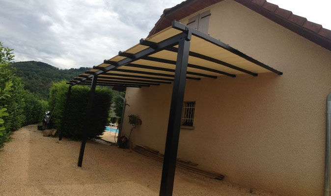 Un garage démontable comme abri voiture pour l'hiver