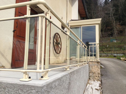Installé à 15 min de Chambéry, Décofer et alu vous propose des prestations d'installation de garde-corps en alu sur mesure et personnalisable. Esthétique, sécuritaire et s'adaptant à tous les types d'habitation, le garde-corps alu séduit de plus en plus. 