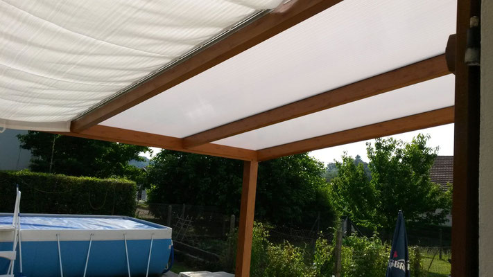 Les voiles d'ombrage vous permettent de profiter pleinement de votre pergola même quand il fait très chaud et que le soleil tape fort