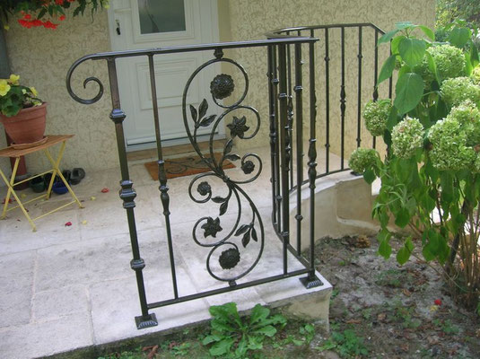 Garde corps sur mesure en fer forgé réalisé à Grenoble.