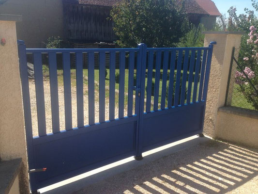 thermolaquage des profilés labels Qualimarine et Qualicoat classe 2 haute durabilité, 10 teintes standard.