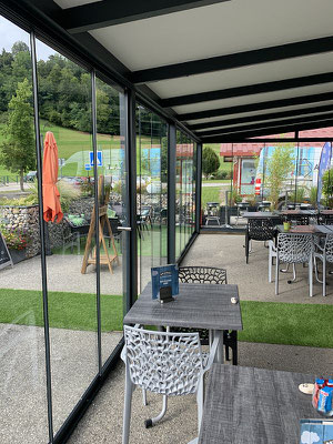 Jardin d'hiver transformé en salle de restaurant à St Alban de Montbel