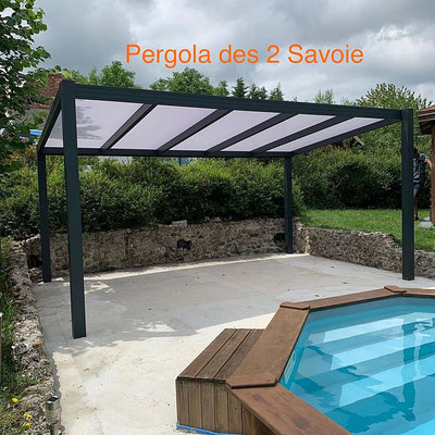 Equipez votre piscine avec un pool house design en aluminium thermolaqué label Qualicoat Qualimarine garantie 10 ans.