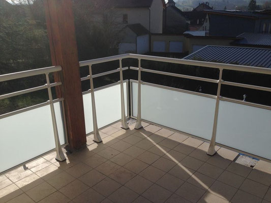 Installé sur la commune de Pont-de-Beauvoisin, le garde-corps en aluminium est un équipement nécessaire pour assurer votre tranquillité au quotidien. Un bon compromis entre sécurité et esthétique. 