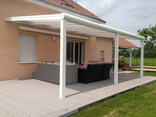 Les pergolas distribuées et installées par Pergola des 2 Savoie s'intègrent parfaitement à toutes les façades. Choisissez votre coloris, classique, moderne ou design changer le look de votre terrasse. la qualité au meilleur prix.