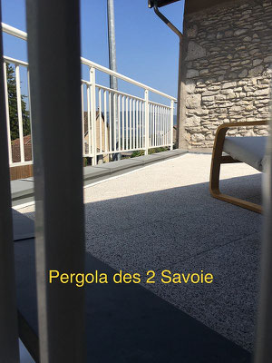 Installé sur la commune des Abrets, vous souhaitez protéger votre terrasse ou balcon contre les risques de chutes ? Décofer et alu vous propose une large gamme de gardes-corps en alu sur-mesure et s'adaptant parfaitement à votre environnement.