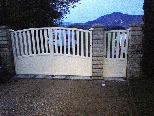 pose d'un portail aluminum HORIZAL fabriqué en France