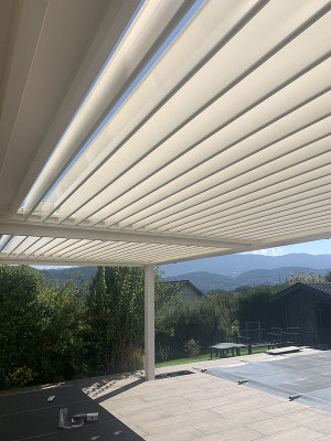 Structure en aluminium thermolaqué d'une pergola à Pontcharra