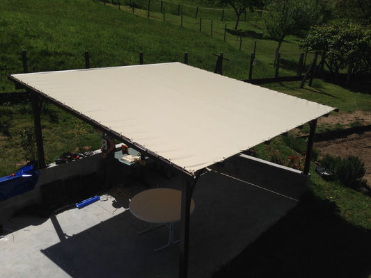 Les toiles extérieures imperméables de haute qualité, 100% made in France.