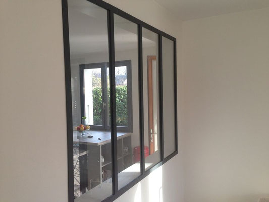 En T de 30 ou 35, verre feuilleté fixé avec des parclose, 