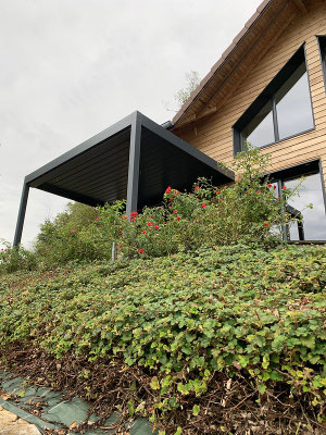 Installation de pergola bioclimatique sur mesure par artisan Saint Alban de Montbel