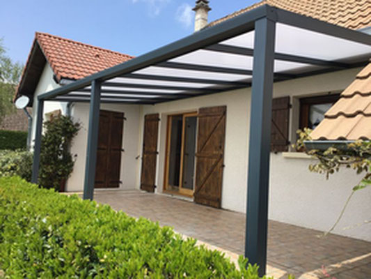 Pergola ou carport, vos projets sur mesure de haute qualité, esthétique, performance et fiabilité. Un abri adossé garantie 10 ans avec un très bon rapport qualité prix.