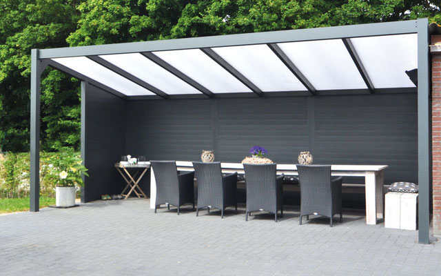 Pool house ou abri de jardin, la structure aluminium autoportée distribuée et posée par Pergola des 2 Savoie. Demandez un devis.