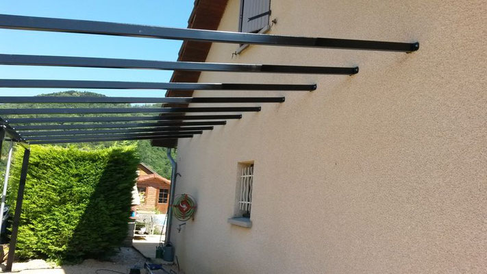 pergola, abri voiture, toile tendue et structure acier