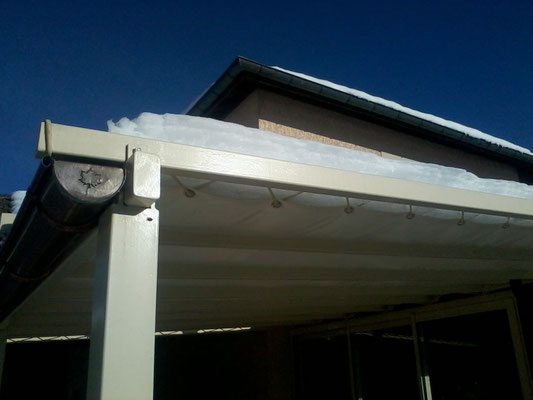 Le soleil brille et vous aimez profiter des derniers rayons du soleil et prolonger votre soirée au coeur de la nuit sous votre pergola. Découvrez nos pergolas acier ou aluminium.