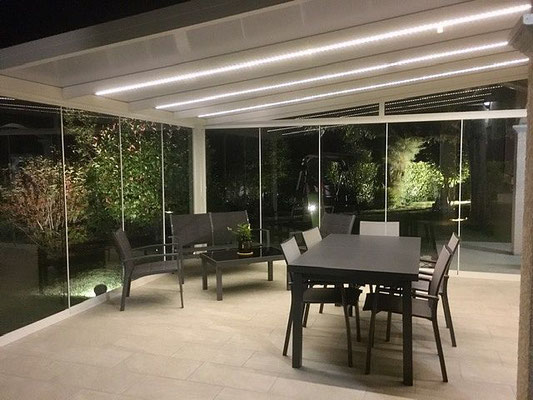 Novalaise, des soirées à l'abri quand les vitres ferment votre terrasse.