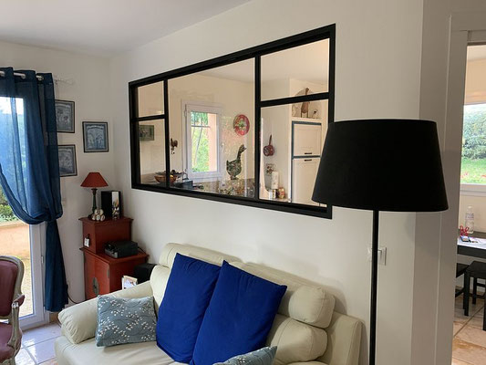 pose d'une verrière intérieur de fabrication artisanale et sur-mesure