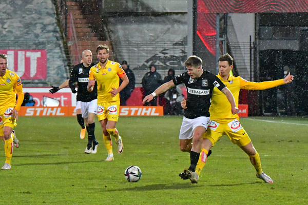 Dominik Starkl im Zweikampf mit dem damaligen Noch-Nicht-Rückkehrer Stephan Zwierschitz