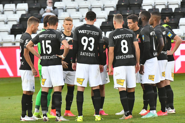 Bevor die Partie gegen Altach angepfiffen wurde sprach der Kapitän Andreas Leitner zu seinem Team