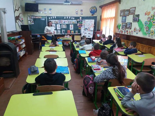 Вікторини "З книгою жити - з добром дружити", та "Про що вчить казка"