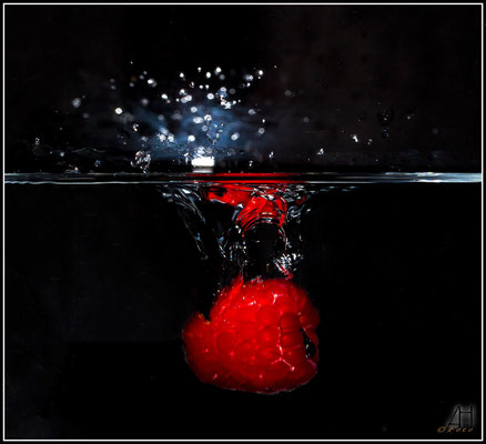 splashing raspberry 