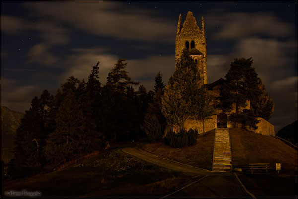 Burg bei Nacht (Celerina GR)