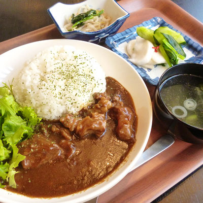 Bランチ　国産牛すじ　牛すじカレー　８５０円