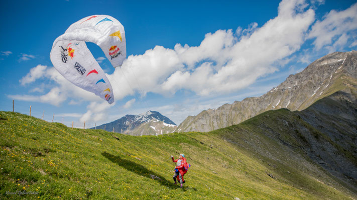 Vincent Tiphine Videos - Réalisateur Vidéo, pilote de drone et photographe - Red Bull X-Alps