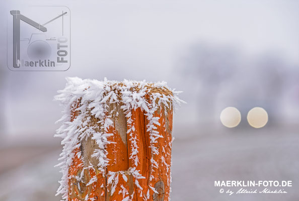 Frost in Sindlingen (Jettingen), Frostzäpchen auf einem Holzpfahl