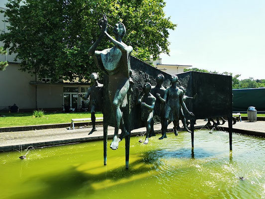 Brunnen Auszug der Kinder
