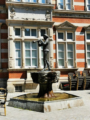 Brunnen Rattenfänger Statur