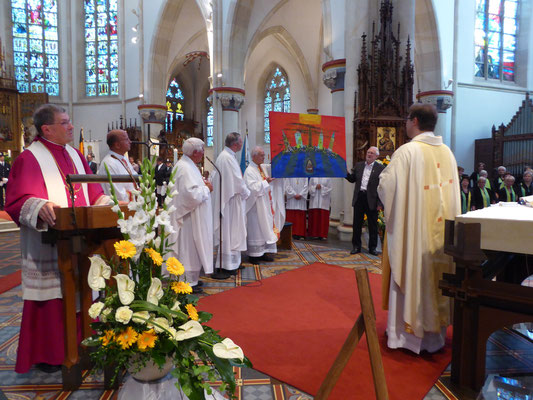 Geschenk der Lippetaler Kirchengemeinden