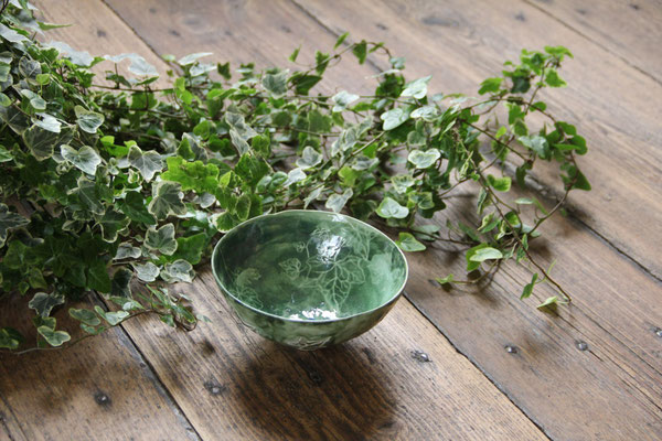 Bol " Lierre, qu'il ne cesse jamais d'envahir "