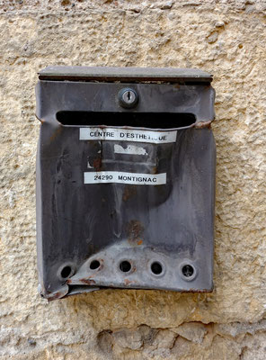 Briefkasten vom ZENTRUM DER ÄSTHETIK in Montignac