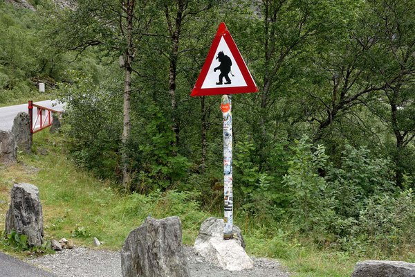 (A) Es geht hinauf zum Trollstigen ...