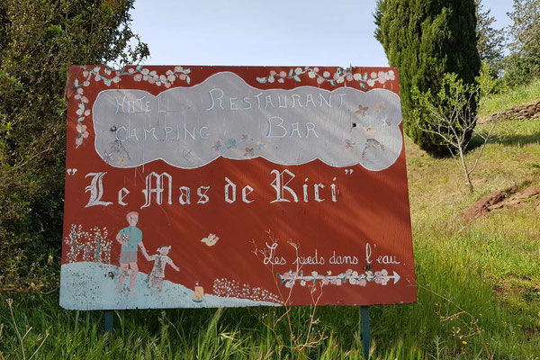 Das Schild zum netten Campingplatz am See