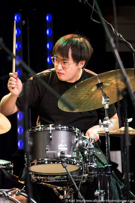 Zhitong Xu, Drummer des Anton Mangold Quartetts